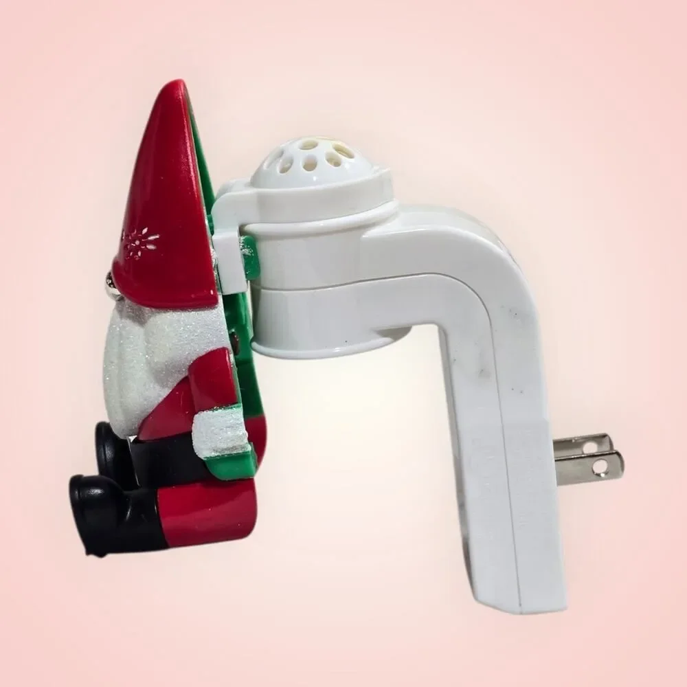 Bath & Body Works Wallflower Fragrance Plug Holiday Christmas PEACE SANTA‎ GNOME